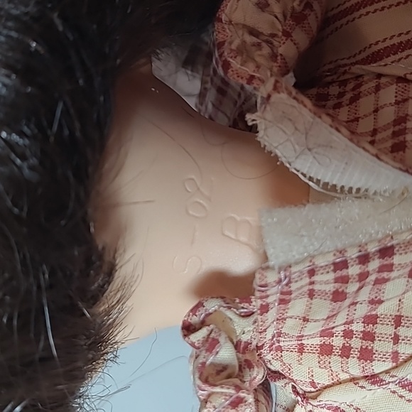 Delton Fine Collectables 18" Porcelain Doll Sassy Brunette - Picture 6 of 8